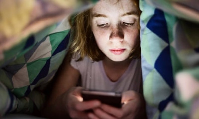 Sri Lanka to ban smartphones for children under 12