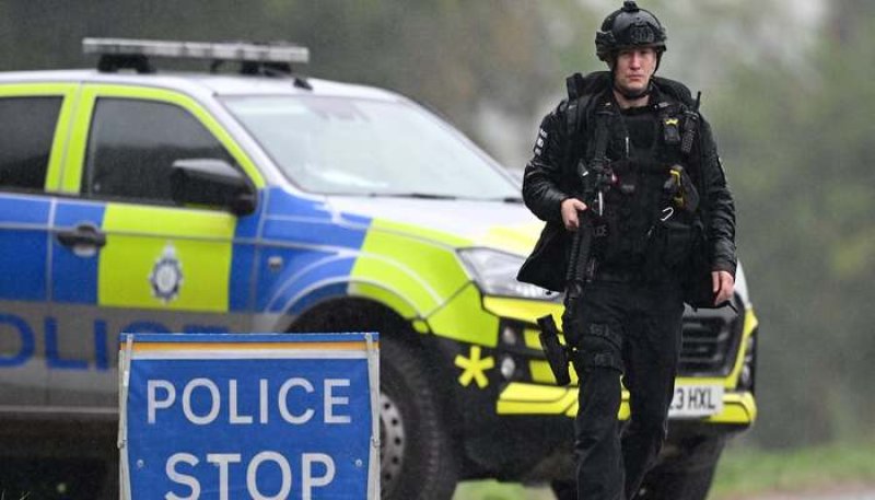UK police arrest 5 men on terror offenses near US air base