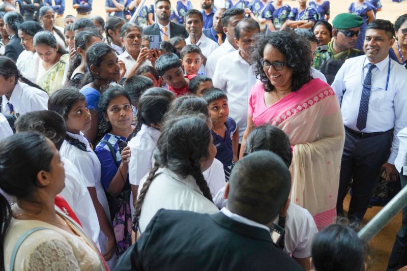 PM Pledges Technology and Knowledge for Children