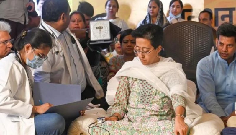Delhi's hunger-striking water minister taken to hospital  