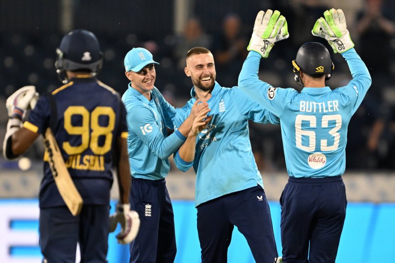 England beat Sri Lanka by 89 runs in first ODI