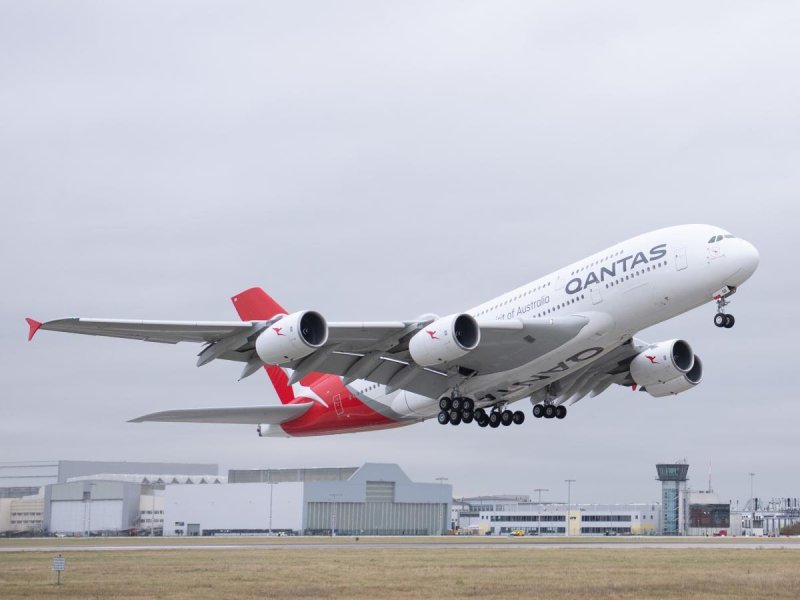 Airbus A380 flew for Nearly 300 Hours after Engine Trouble