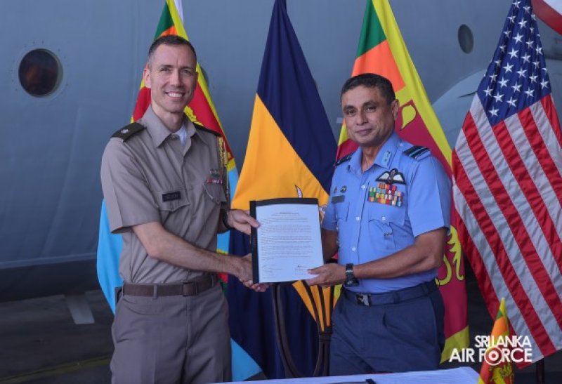 United State  donates equipments to SL military 
