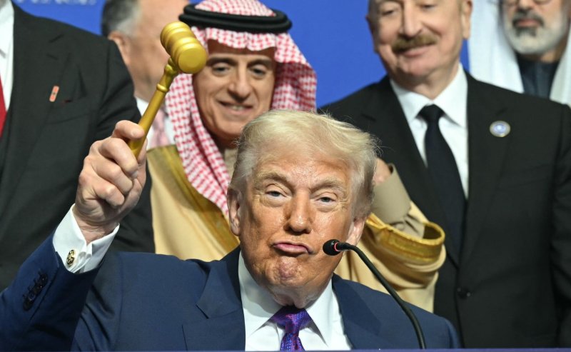 Trump announces billions of dollars in Gaza aid 