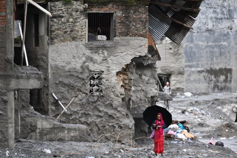 Death toll from devastating floods in Nepal surpasses 1,000