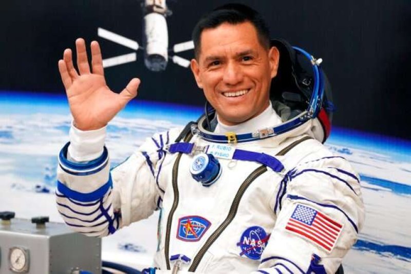 NASA astronaut sets new record for longest time in space