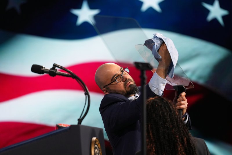 Ex-White House teleprompter operator ordered to pay $172,000