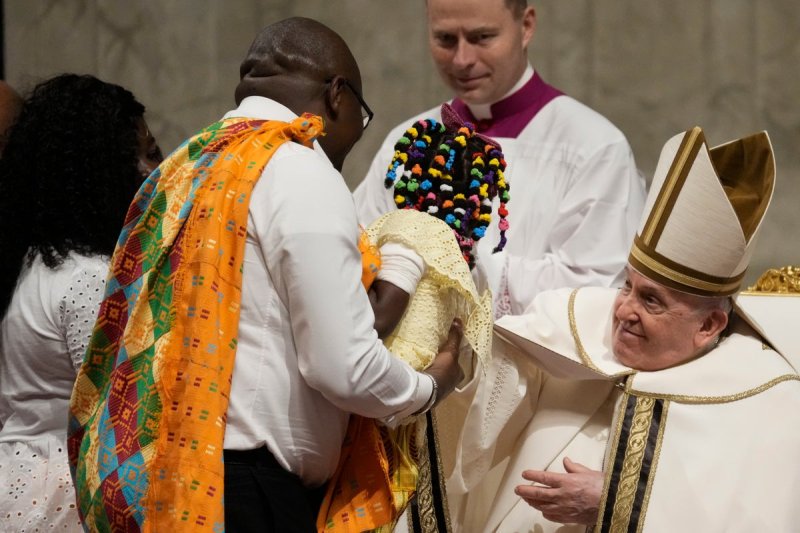 &lsquo;Our hearts in Bethlehem&rsquo;, says Pope in Christmas Eve mass