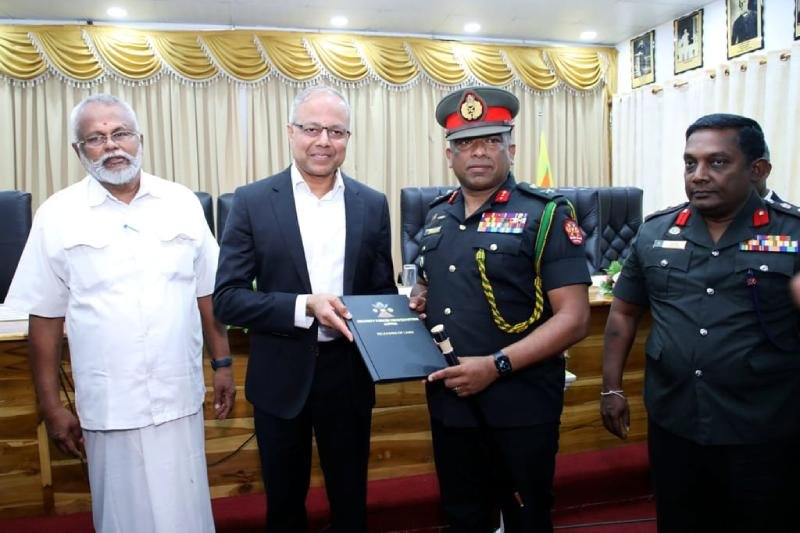 Army returns over 100 acres to Jaffna landowners