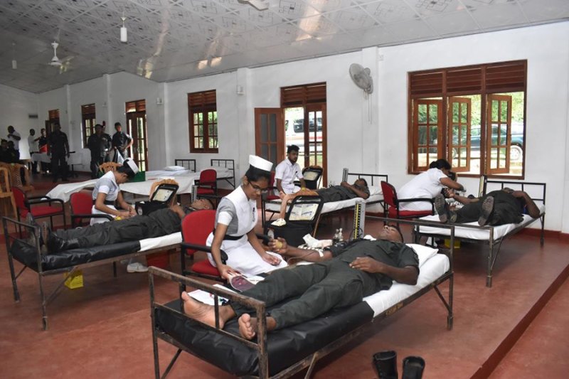 SL Army troops donate blood to Mullaitiu hospital
