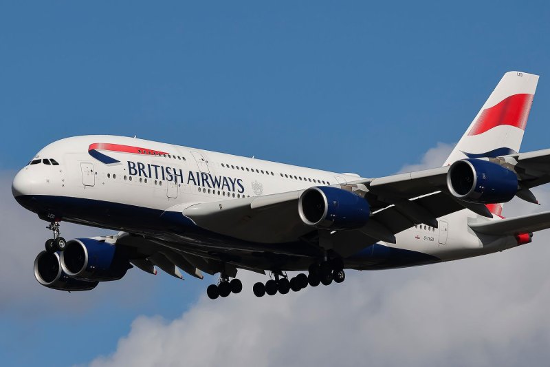Passengers spend 13 hours with a dead body on plane