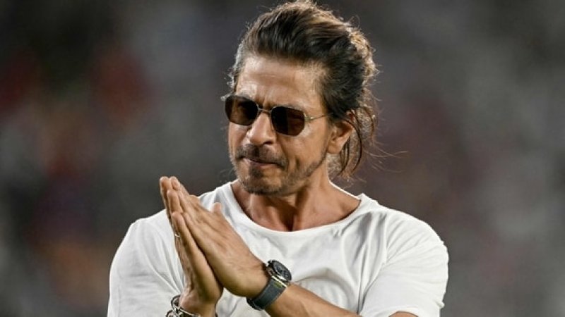 India&rsquo;s &lsquo;King of Bollywood&rsquo; is &lsquo;doing well&rsquo; after heatstroke