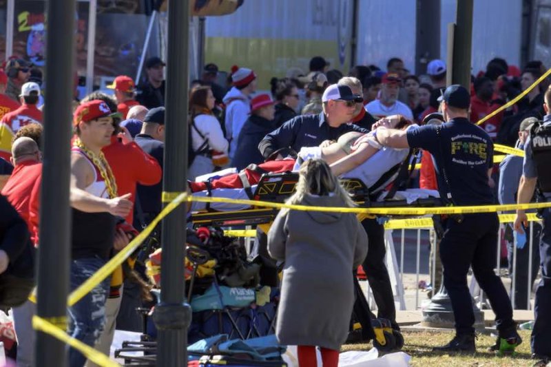 1 dead, at least 21  injured by gunfire in kansas city