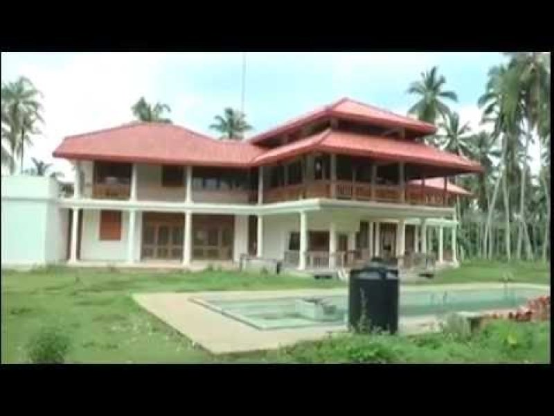 Students surround Malwana house linked to Basil Rajapaksa