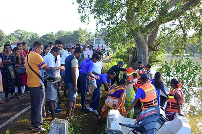 Navy  assist to AL candidates in flood affected areas