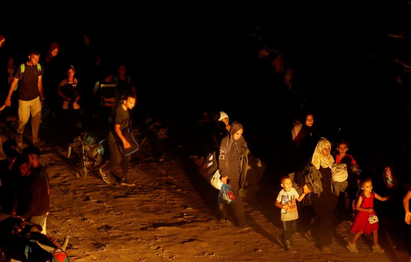 Palestinian militants fire rockets in to Israel