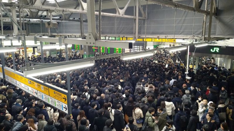 Power outage halts Tokyo commuter train lines