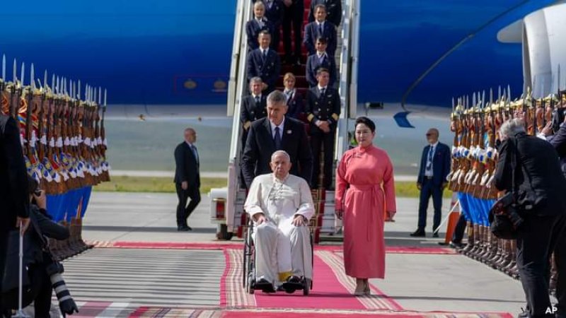 Pope Francis arrived at Ulaanbaatar's International Airport 