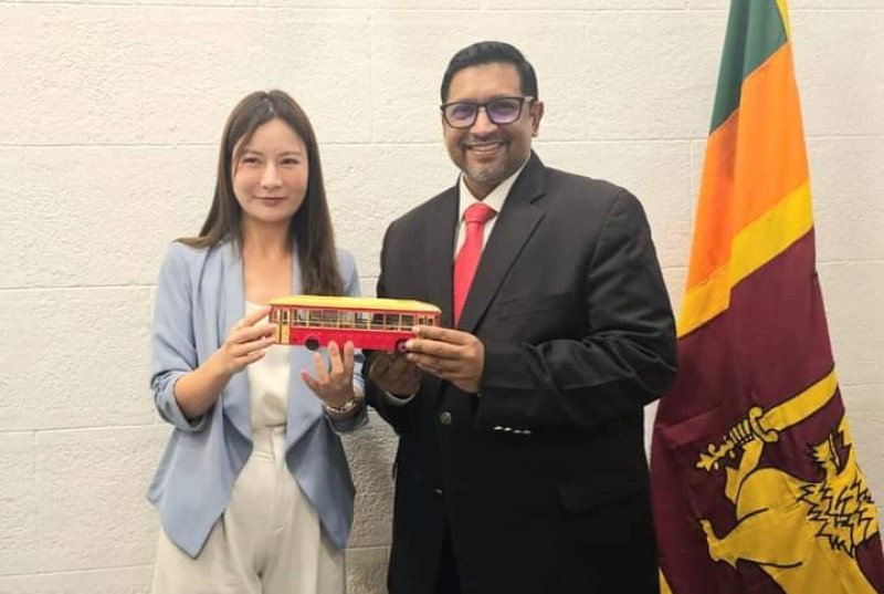  Mr. Ruwan Wijewardene meets GM of Gree Altairnano