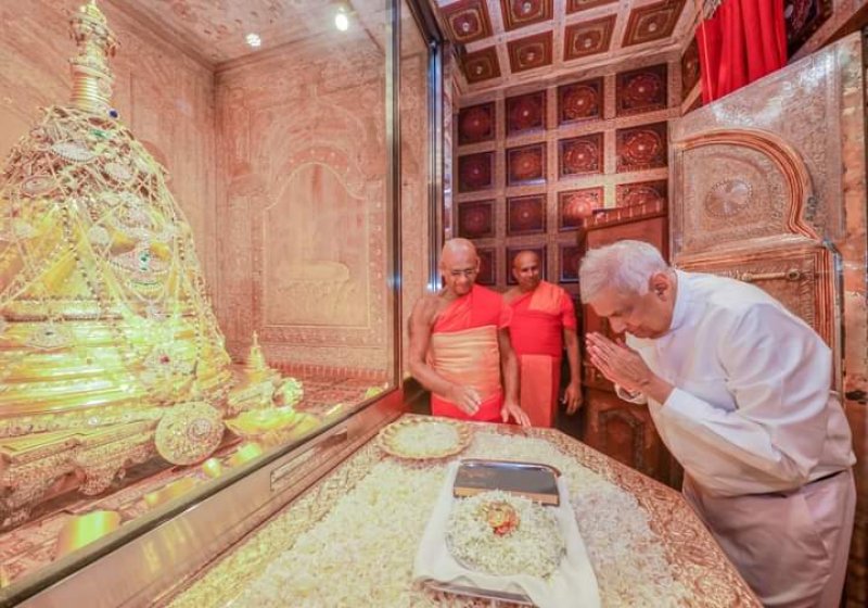 President Receives Blessings at Sri Dalada Maligawa