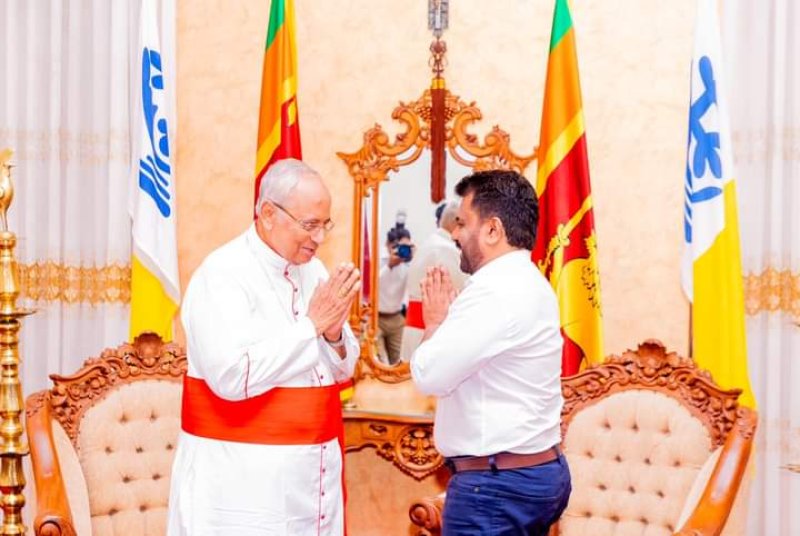 President Visits Colombo Archbishop and Received Blessings