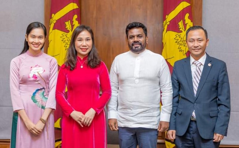Vietnamese Ambassador Meets President