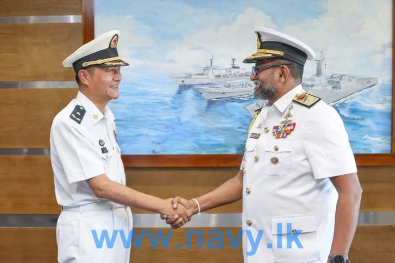 Group of senior officers from &lsquo;Peace Ark&rsquo; calls on Commander