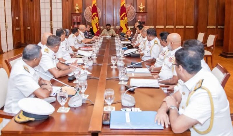 President Meets Senior Naval Officers