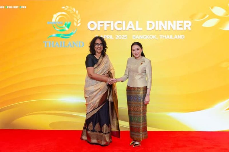 SL  PM  attended the official dinner hosted by Thailand PM