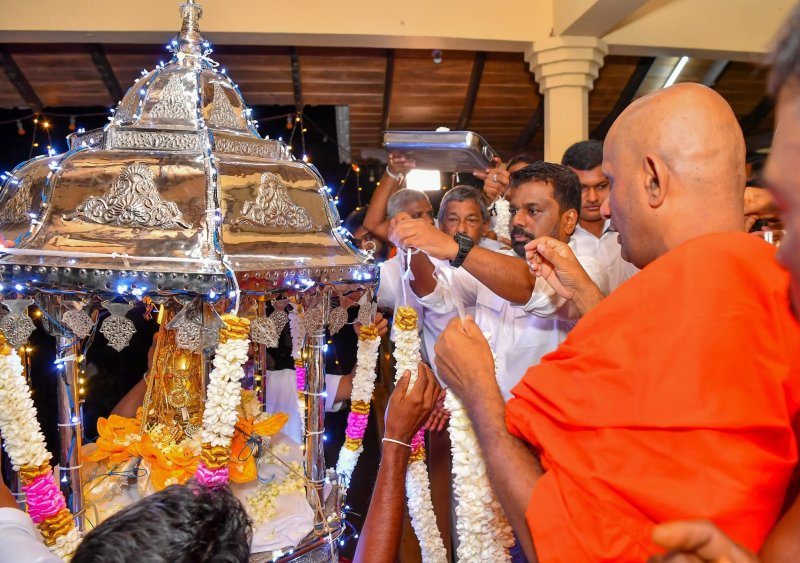 President  Joins Annual Esala Perahera at Mahiyanganaya