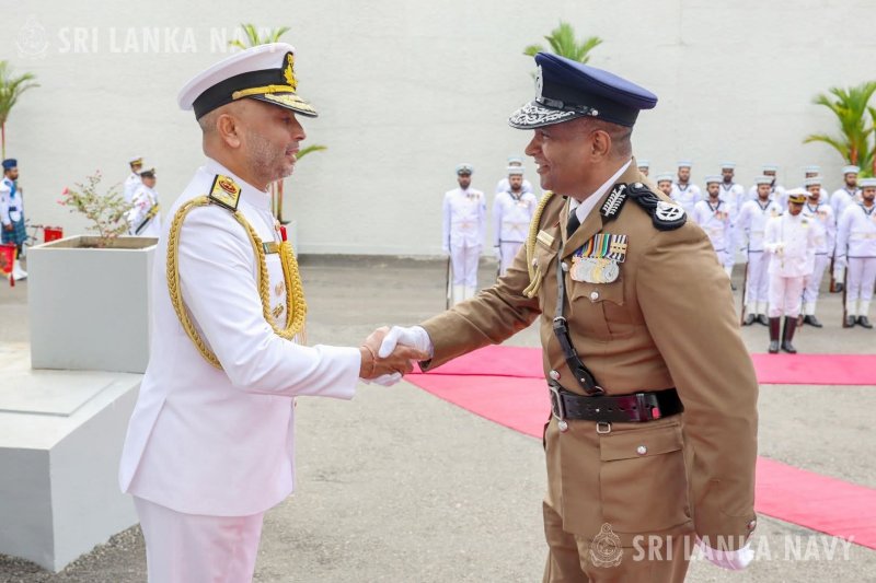 Inspector General of Police calls on Commander of the Navy