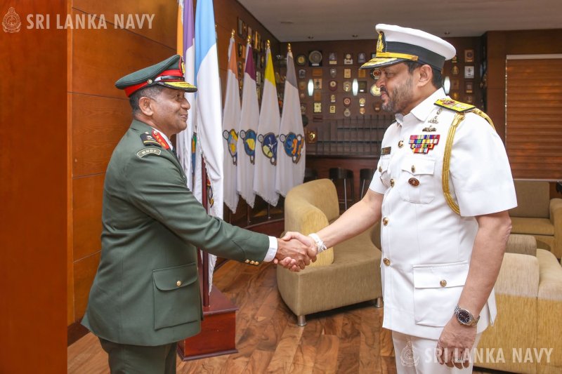 Chief of Defence Force of Maldives meets Navy Chief of Staff
