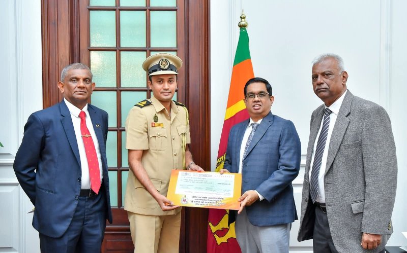 Civil Security dept donates salary to rebuilding SL fund