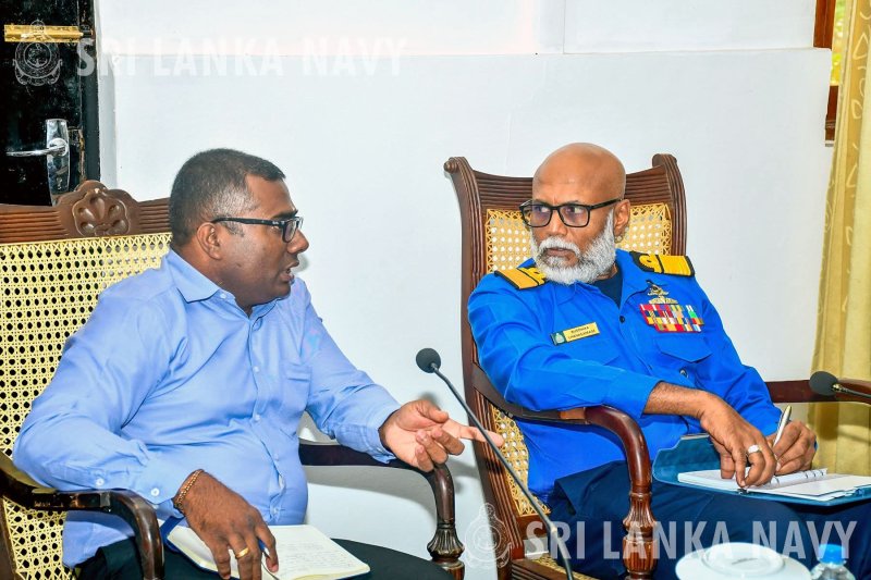 SL Navy discuss with fishing communities in north 