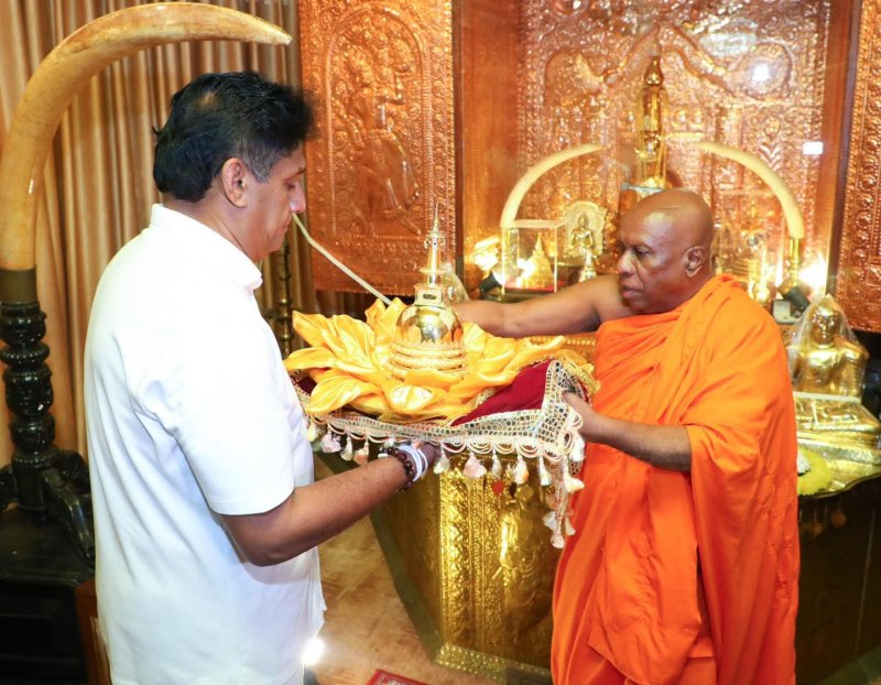 Sajith attends almsgiving ceremony at Walukaramaya
