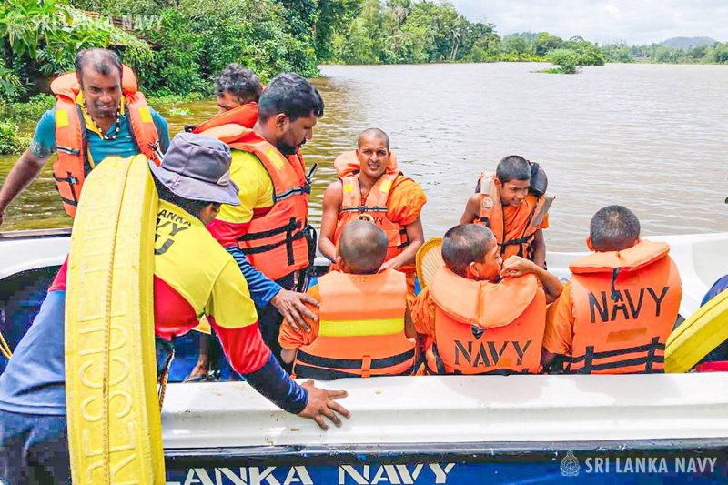 Navy continues relief operations in flood-hit areas 