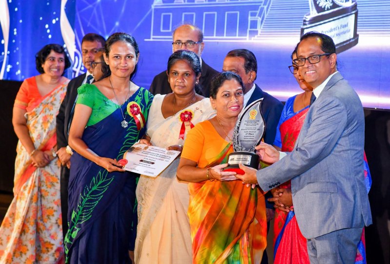 Prez&rsquo;s fund services: Southern province offices honoured