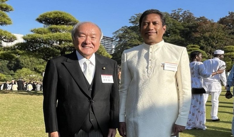 SL's Ambassador to Japan M. Perera meets  FM Shunichi Suzuki