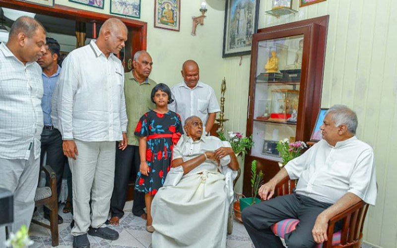 President Visits Former Minister Gamini Jayawickrama Perera