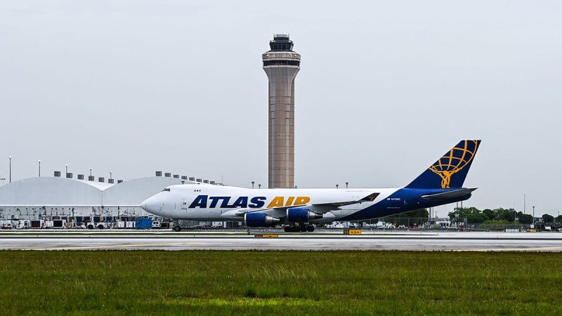    Boeing cargo plane  made an emergency landing