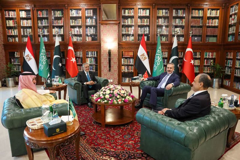 Pakistan says it will host peace talks between the US &amp; Iran
