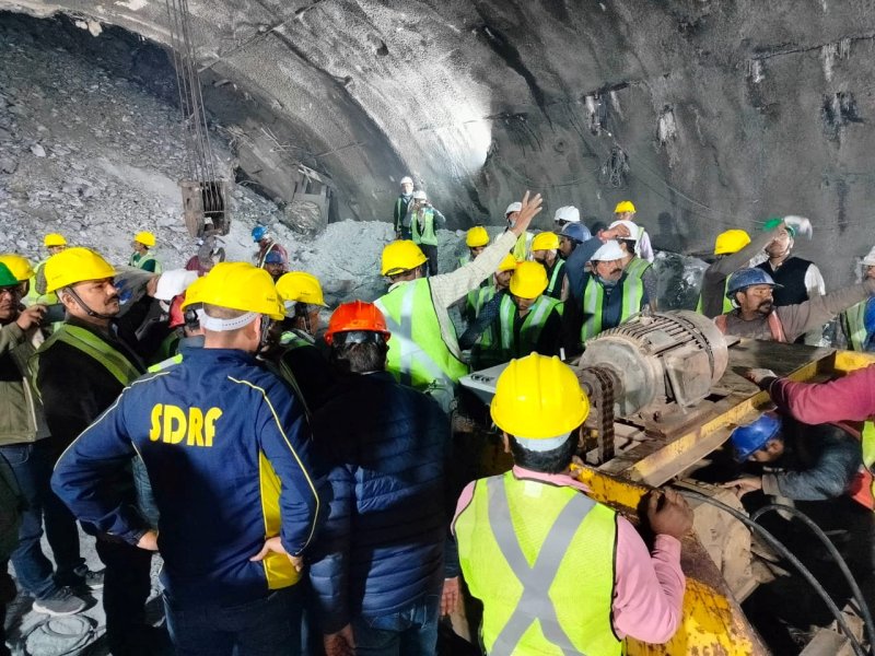  Indian workers remain trapped in collapsed tunnel