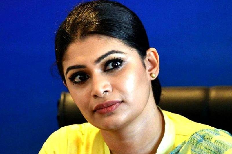 Hirunika files FR against IGP Tennakoon