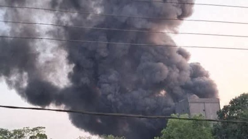 Massive Fire Breaks Out at a Factory in Horana