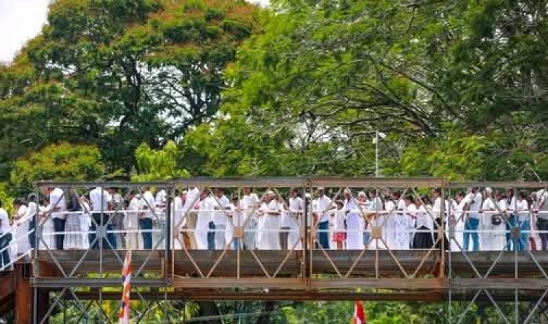 Sticker to identify devotees queuing for Siri Dalada Vandana