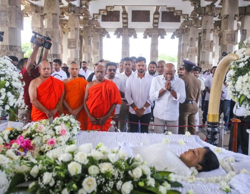 SL cricket team pays final respects to late Malini Fonseka