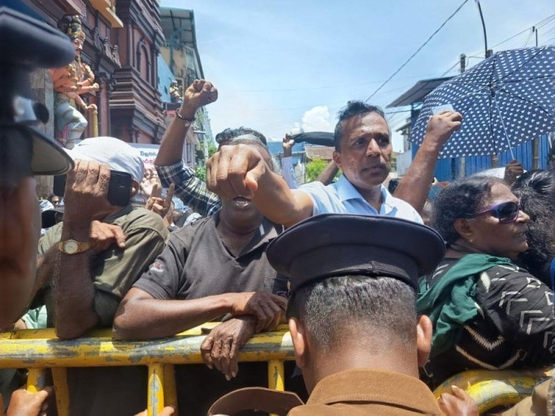 Supporters gather in Colombo as Ranil's case is heard