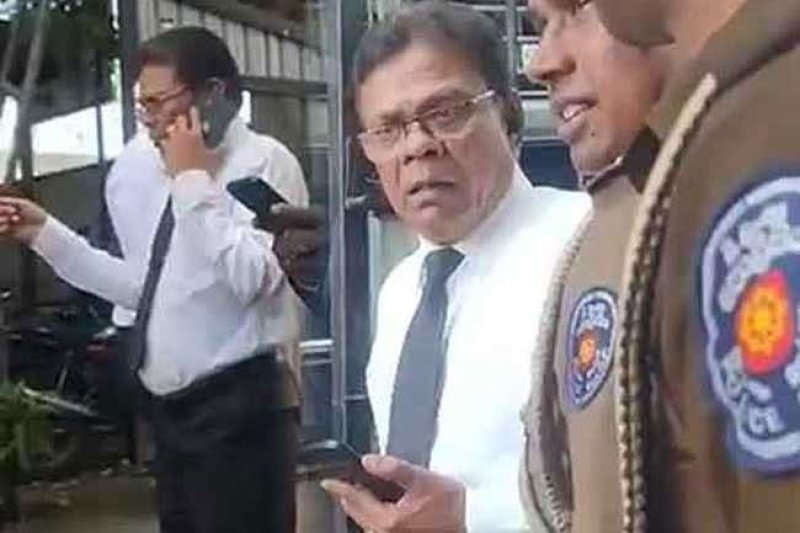 Police move to arrest senior attorney