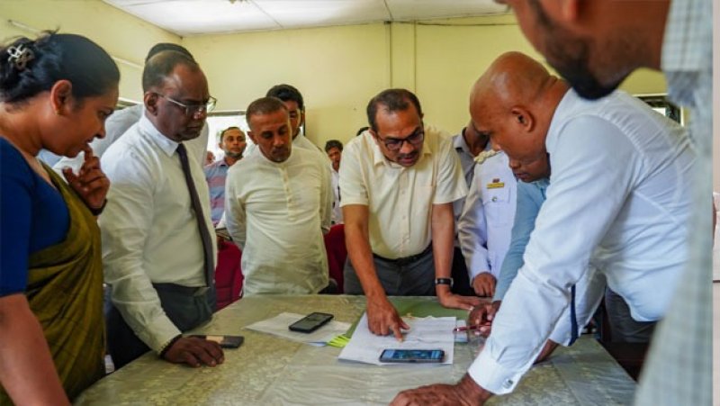 Minister inspects site for Veyangoda MFT