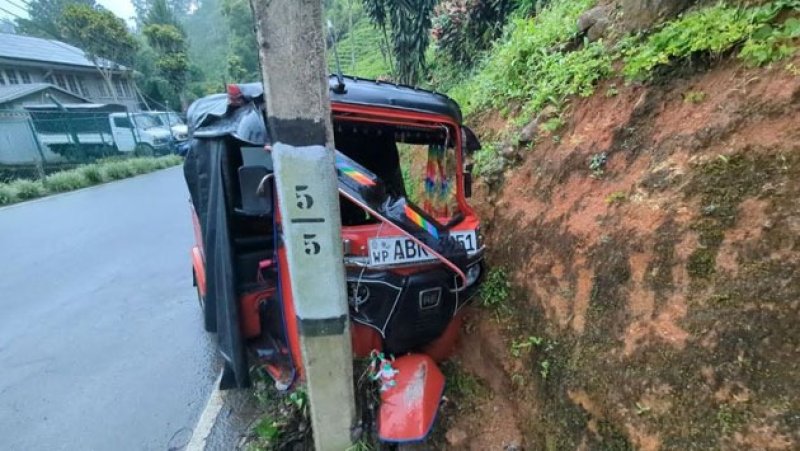 Two injured in three-wheeler crash on Upkat&ndash;Hatton road